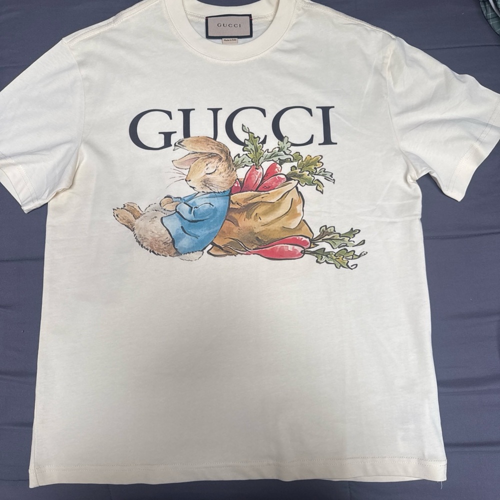 Gucci Off-White Tee with Logo Tag